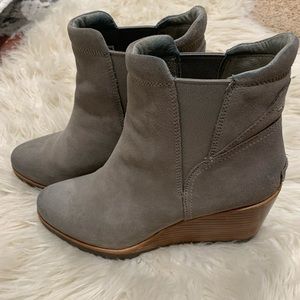 New sorel wedges, grey, sz 10